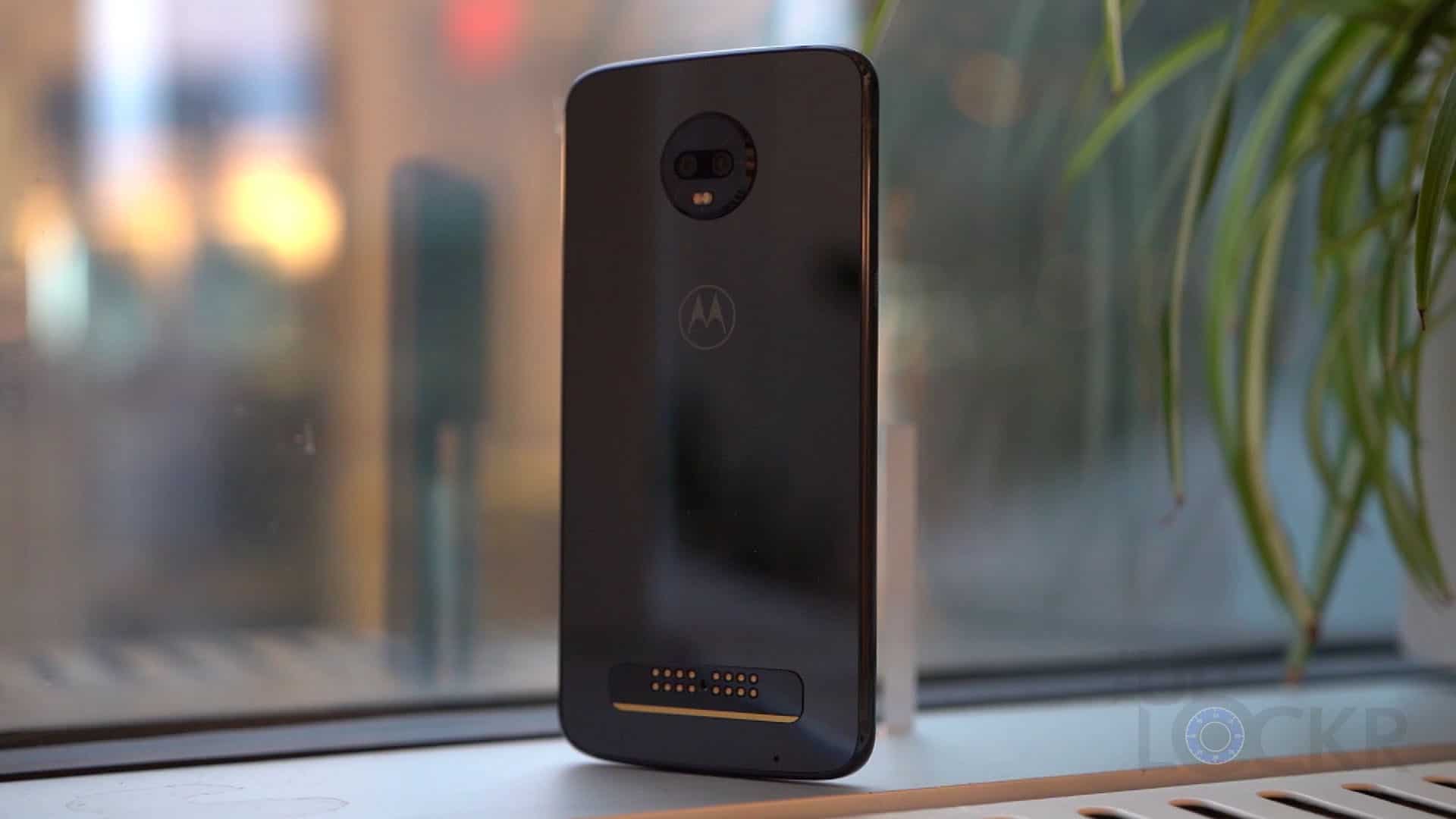 Moto Z3 Play in Window Moto Z3 Play in Window